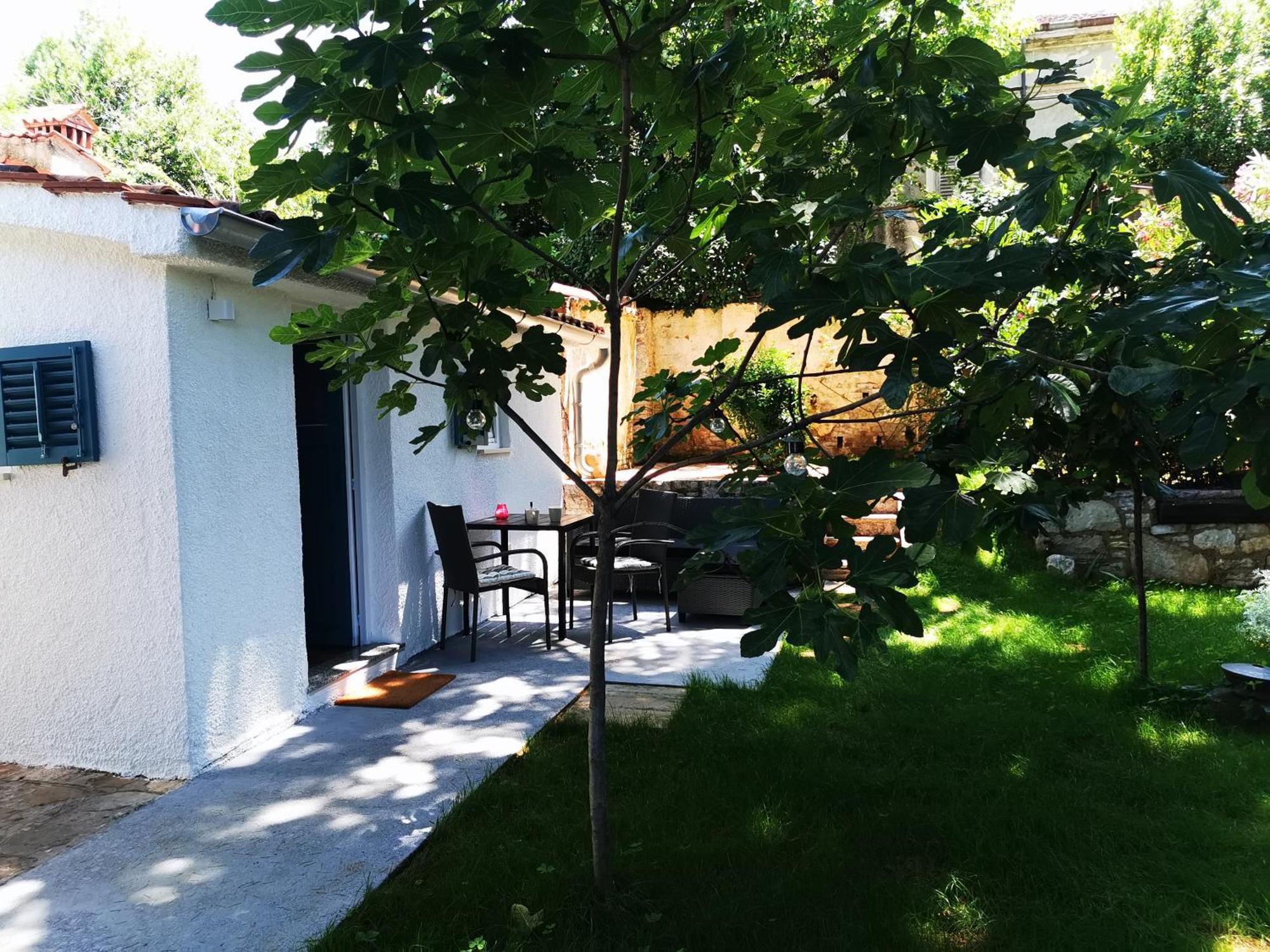 Lux Apartments In Downtown Пула Екстериор снимка