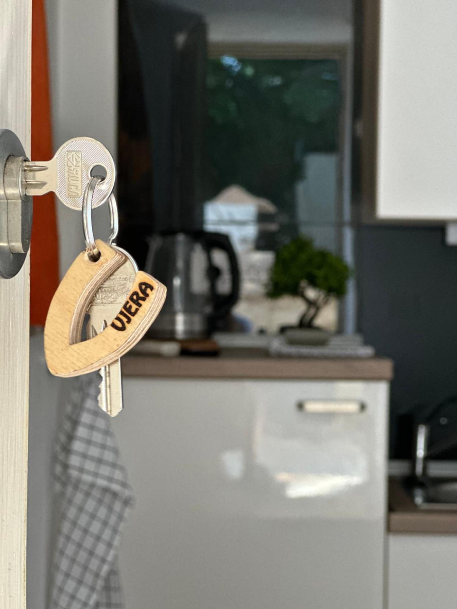 Lux Apartments In Downtown Пула Екстериор снимка