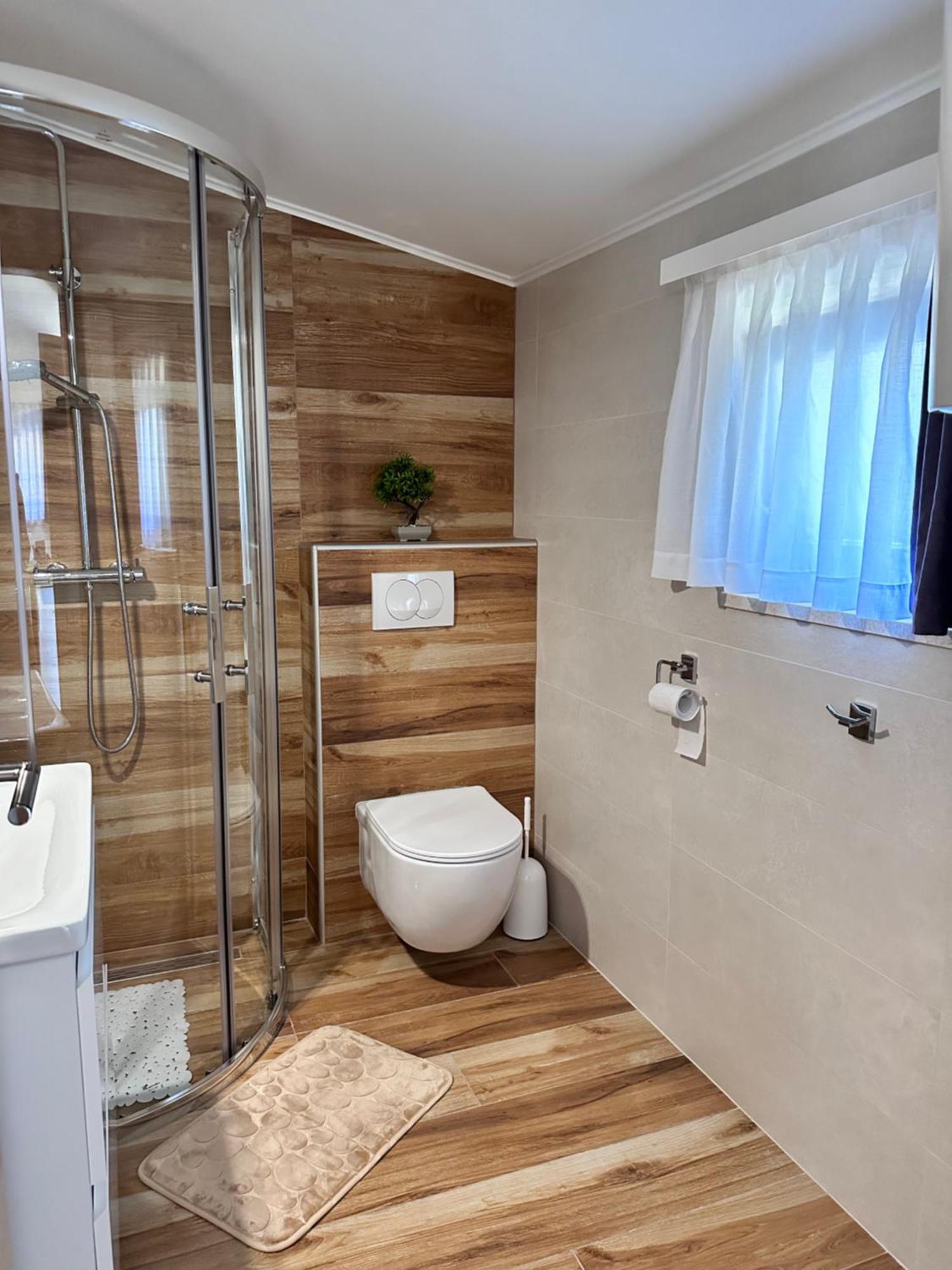 Lux Apartments In Downtown Пула Екстериор снимка